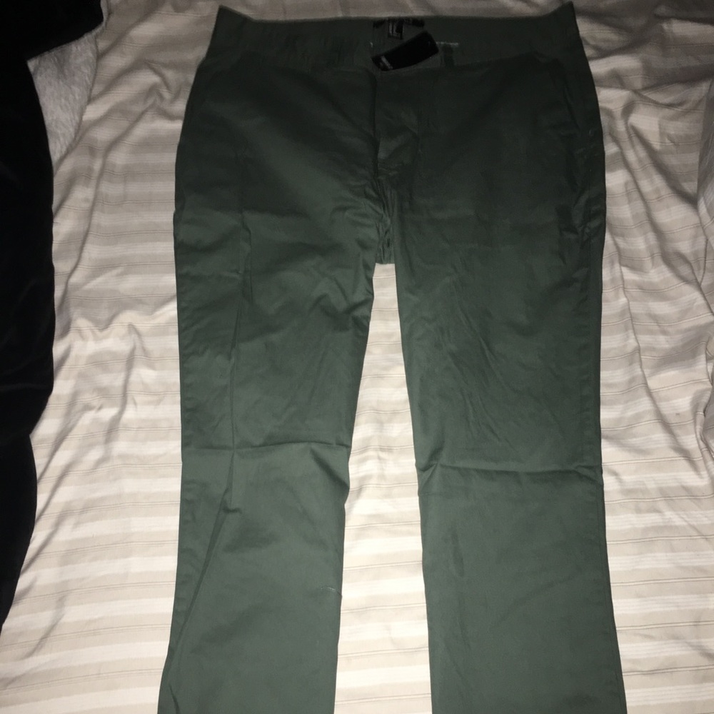 Men’s slim chino pants